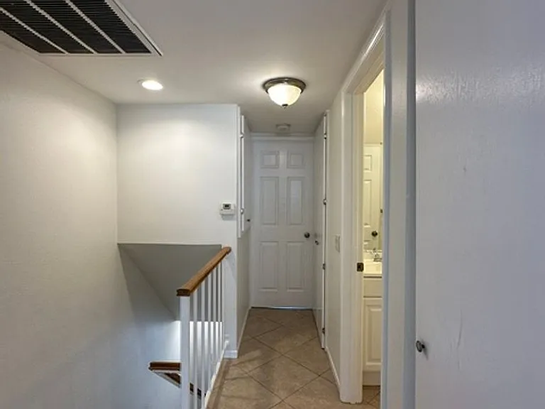 22865 Del Valle St #6 — Photo 16