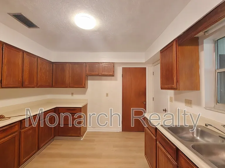 6133 NW 33rd St — Photo 10