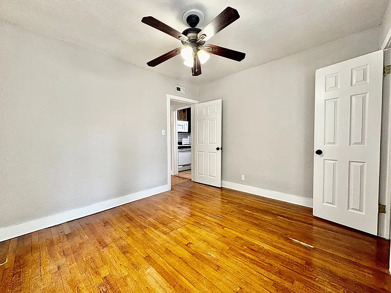 815 E 42nd St #3W — Photo 12