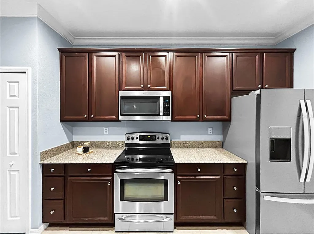 3 bed, 2.0 bath, 1332 sqft, $2,550 — Photo 3