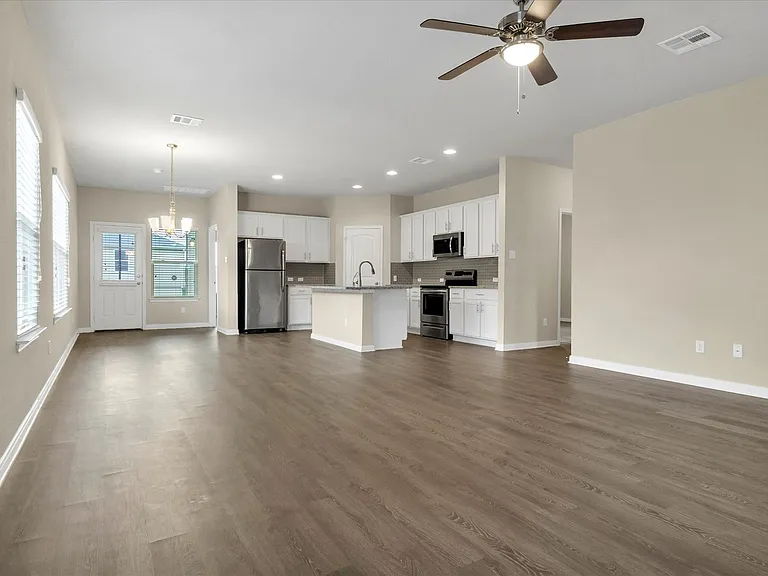 1013 Gaelic Dr — Photo 4