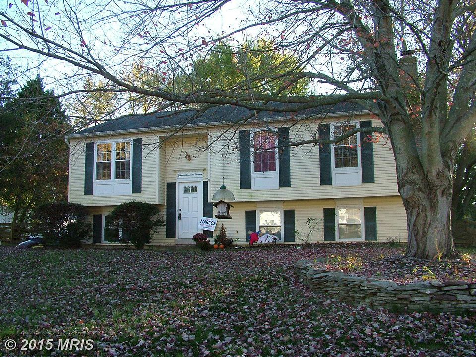 2nd image of 15011 Newcomb Ln