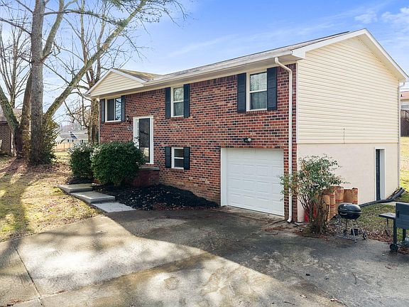 3rd image of 2234 Basswood Pl SE