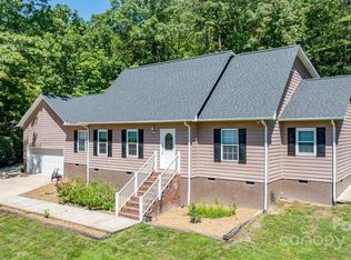 1039 Deep Woods Dr, Marion, NC 28752