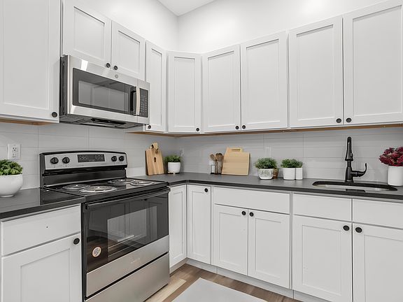 2nd image of 763 Park Ave #3D