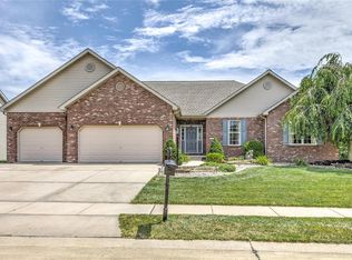 1221 Seasons Dr, Godfrey, IL 62035