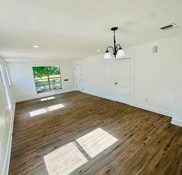 2300 Bryan St — Photo 5