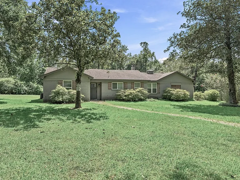 165 Morris Dr — Photo 2