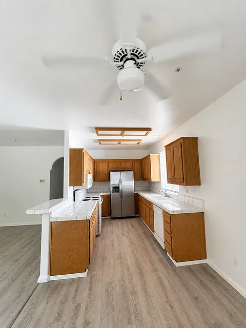 3 bed, 1585 sqft, $3,700 — Photo 2