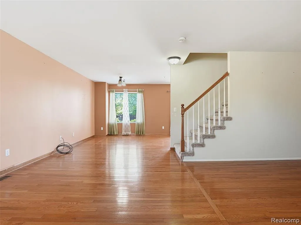 Building Photo - 38257 Plumhollow Dr