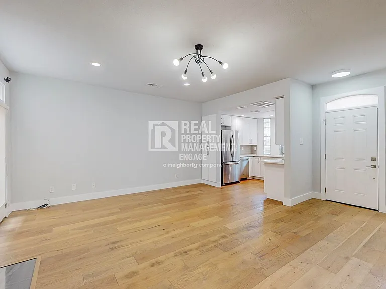 4307 Gilbert Ave #306 — Photo 6