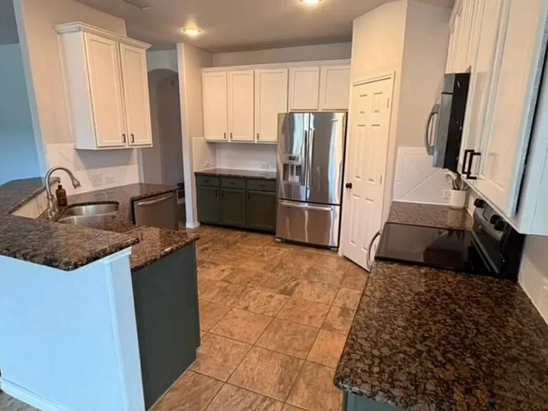 5727 Mountain Hollow Dr — Photo 3