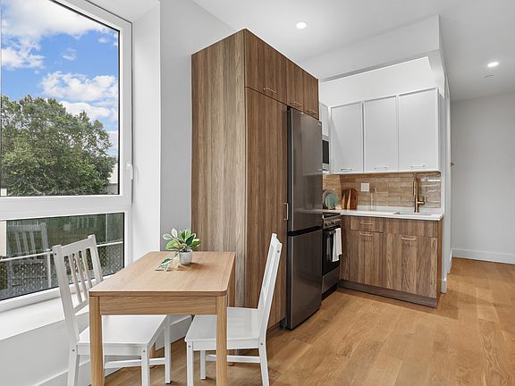 2nd image of 275 20th St #2D