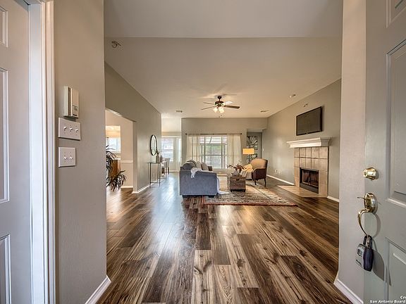 3rd image of 121 SPICE OAK LN