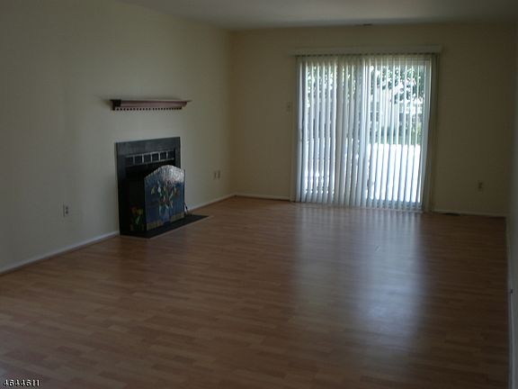 5th image of 105 Wycombe Pl #105