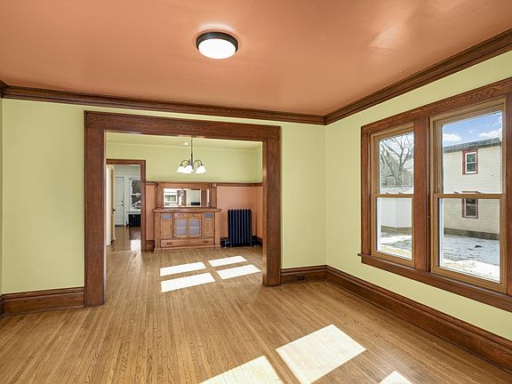 5th image of 3133 Pleasant Ave