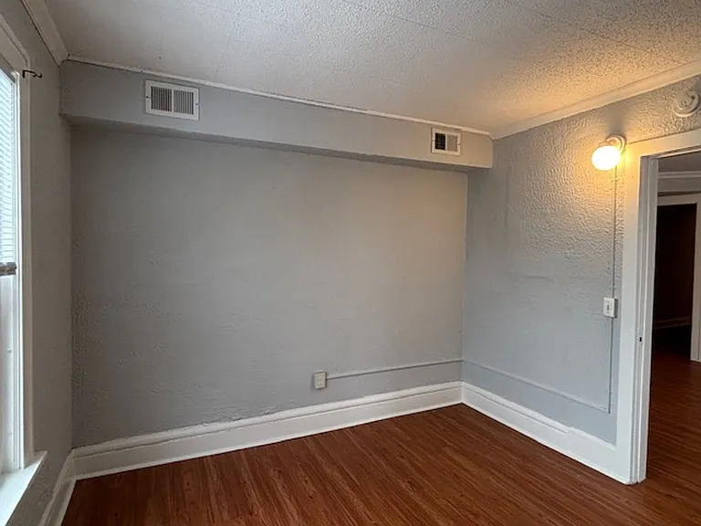 580 Thomas Ave W — Photo 10