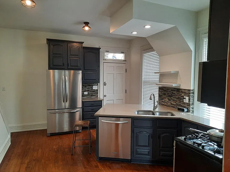 254 E Sycamore St — Photo 13