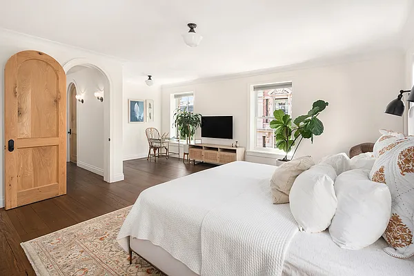 Sold by Douglas Elliman | media 14