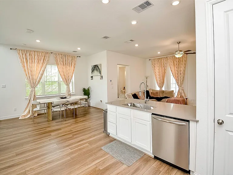 11021 Mikula Dr — Photo 9