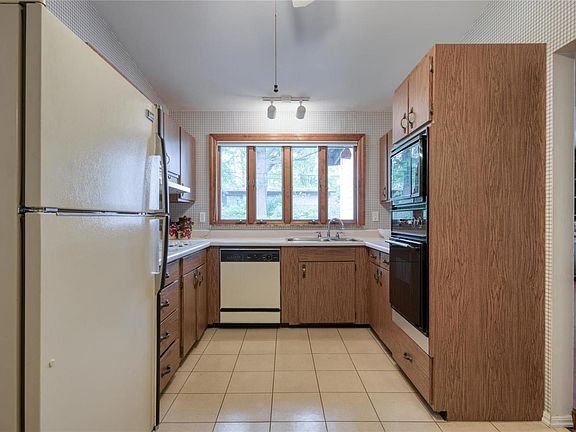 5th image of 1670 Gallant Fox Dr
