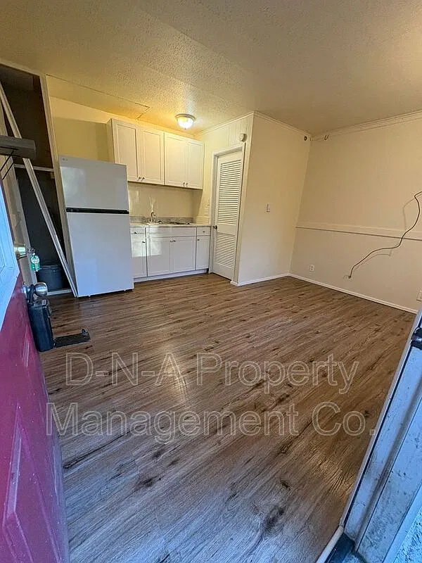 Studio, 1.0 bath, 222 sqft, $750 — Photo 2