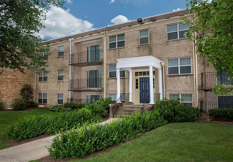 Deerfield Run & Village Square North Apartments — Photo 9