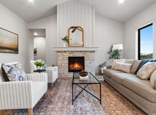 392 Farmhouse Ln, Combined Locks, WI 54113