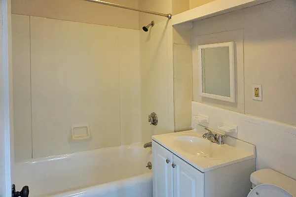 95 Adams St #8 — Photo 8