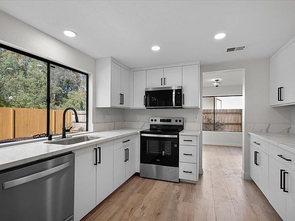 3rd image of 3134 Casa Bonita Dr