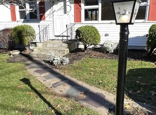 34 Lake Garden Dr, Cranston, RI 02920