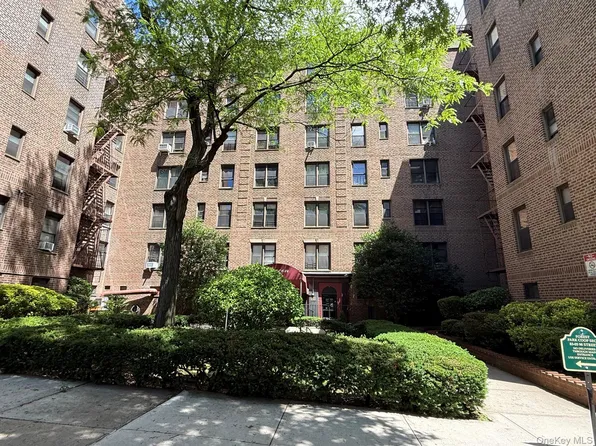 83-05 98 Street #3H, Woodhaven, NY 11421