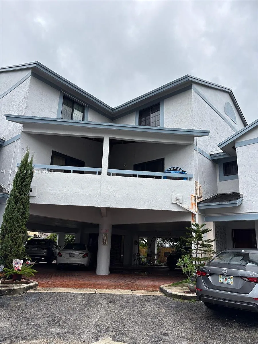 Building Photo - 1405 SW 122nd Ave #10-13