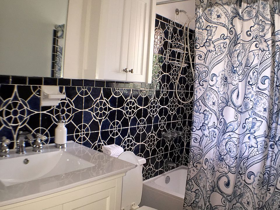 2nd image of 1114 Columbus Blvd