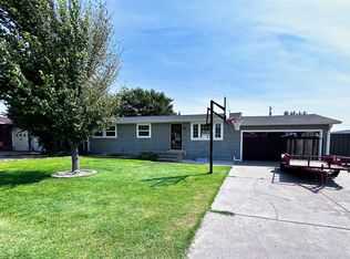 1203 N Pinecrest St, Syracuse, KS 67878
