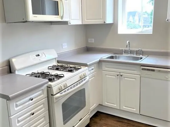3517 W Grace St APT 2E, Chicago, IL 60618