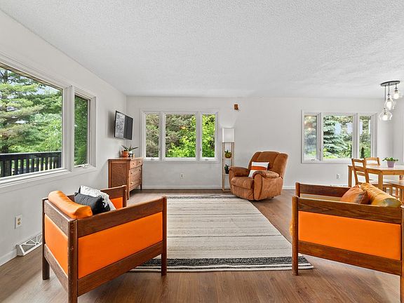 4th image of 2882 20th Avenue
