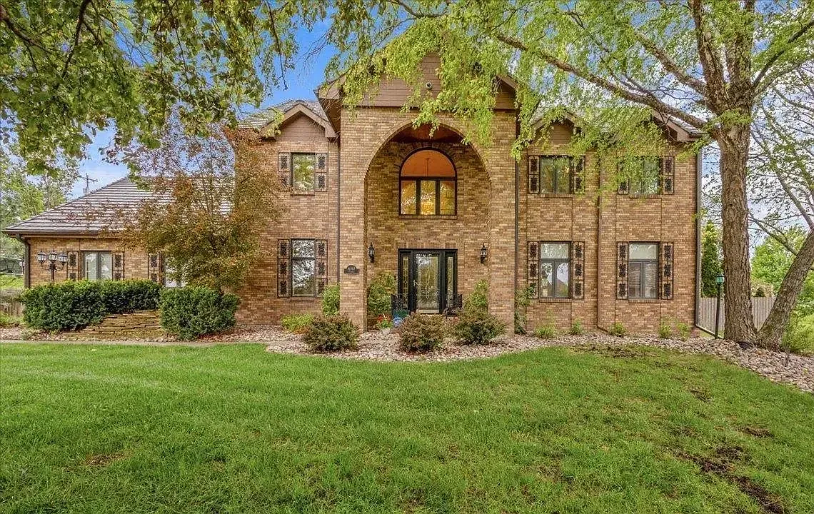 5 bed, 4651 sqft, $4,000 — Photo 1