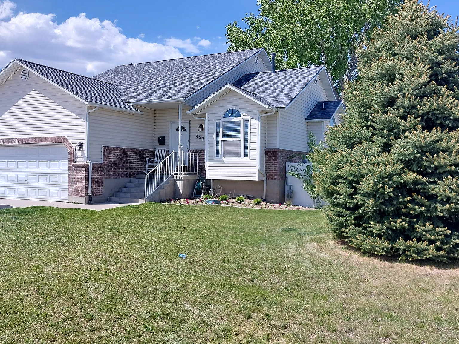 4 bed, 2800 sqft, $2,700 — Photo 1