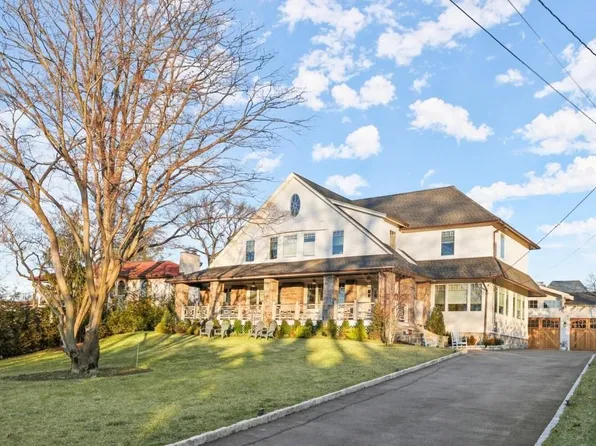 1374 Manor Circle, Pelham, NY 10803