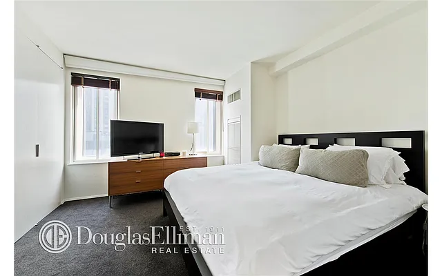 Sold by Douglas Elliman | media 16