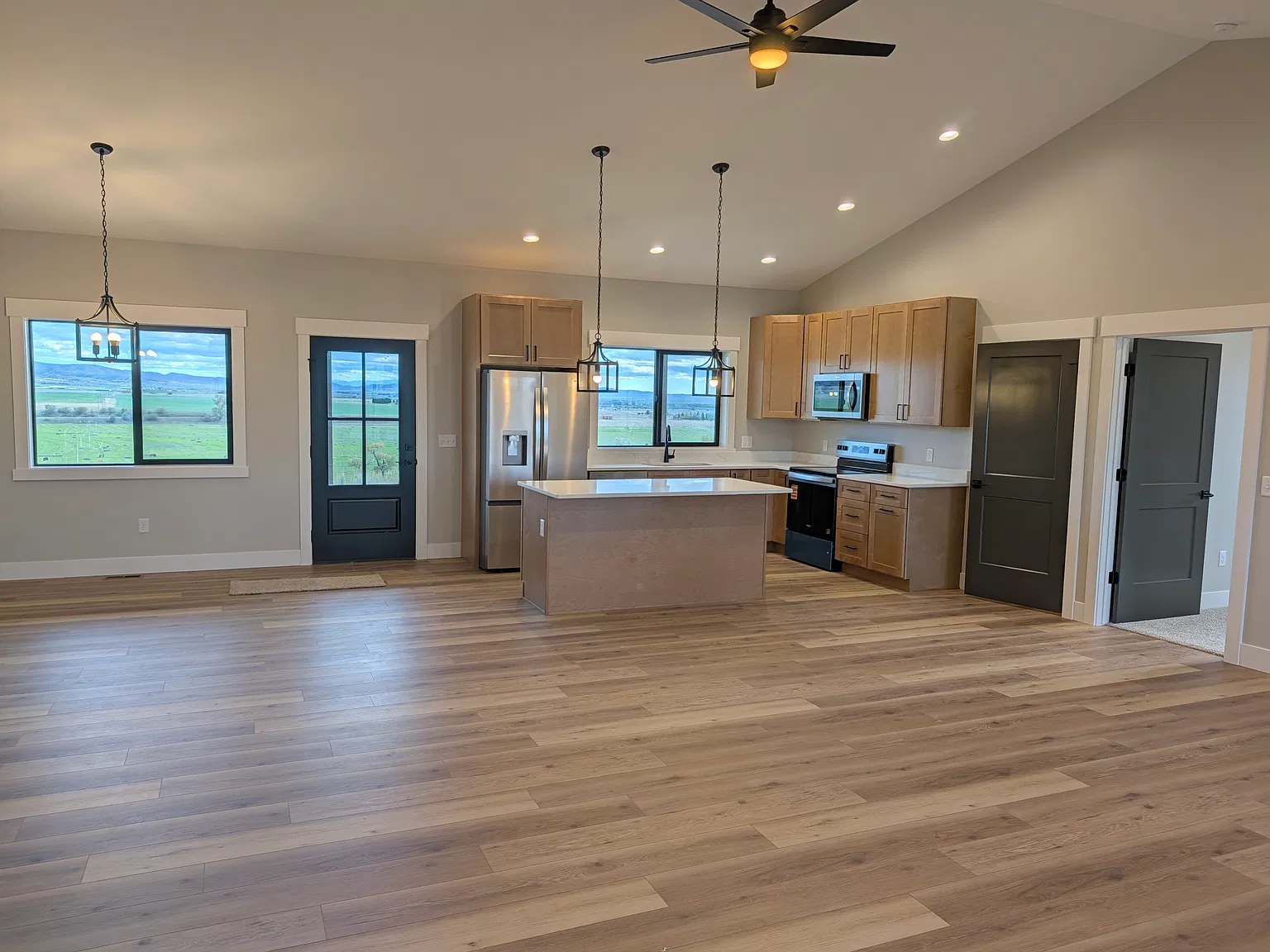 3 bed, 1620 sqft, $2,500 — Photo 1