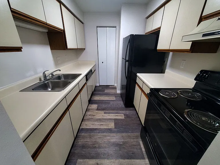 Orchard Village Apartments — Photo 18