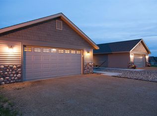 567 Lulu Ln, Roberts, WI 54023