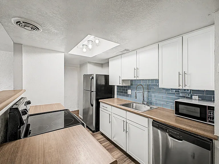 3311 N 18th St #16 — Photo 7