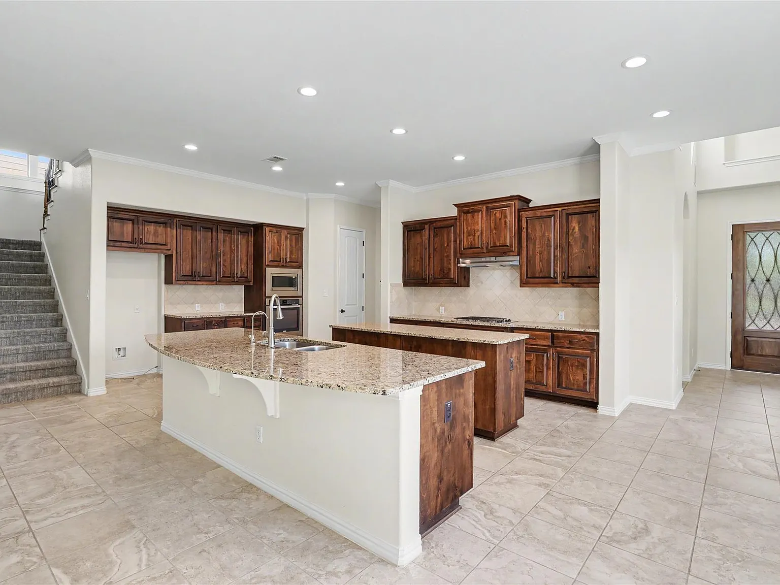 4 bed, 3.0 bath, 3612 sqft, $3,650 — Photo 4