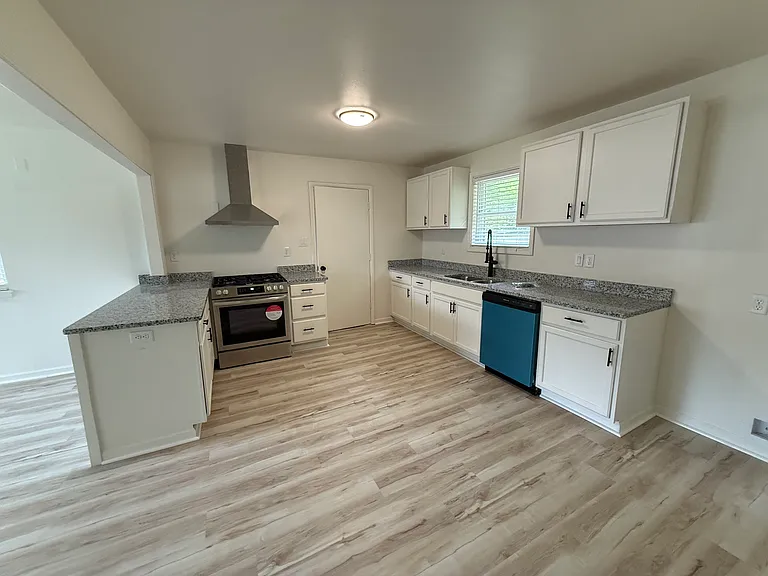 9906 Brooks Ln — Photo 2