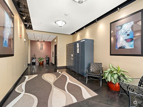 3rd image of 111 108th Avenue NE #413