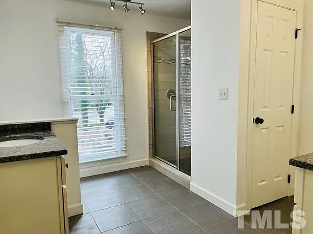 2112 N Hills Dr — Photo 21