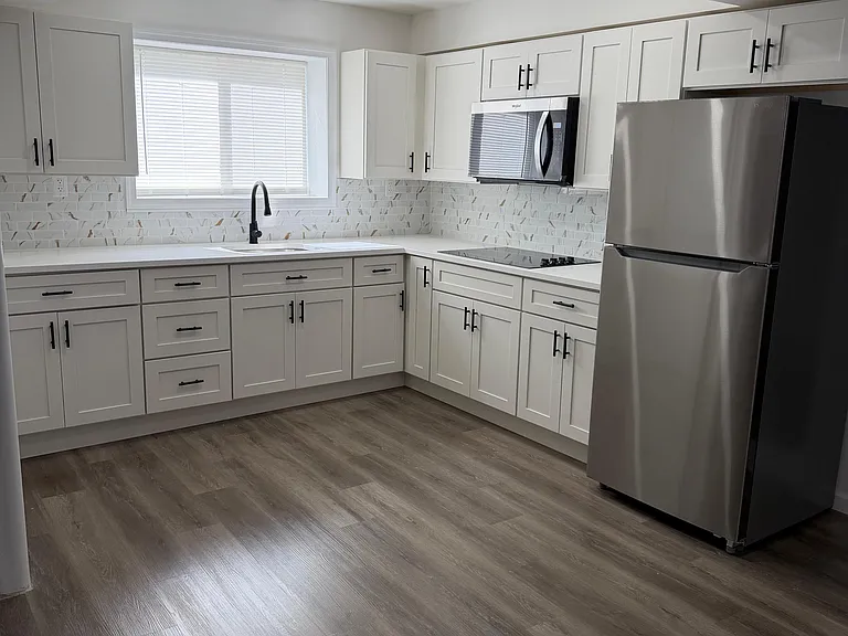 742 Walnut St — Photo 1